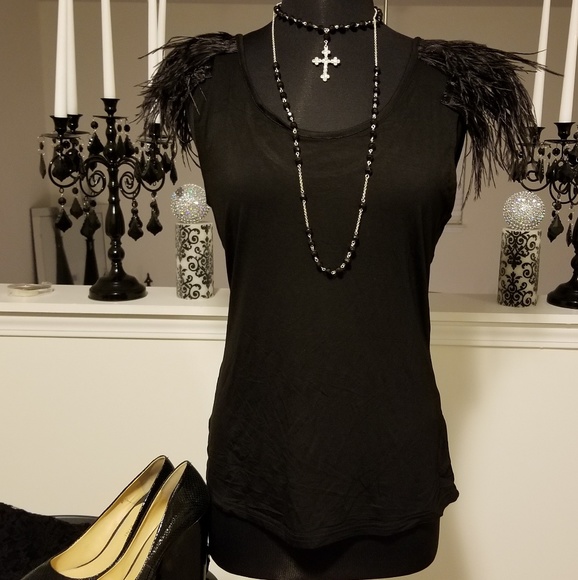 VENUS Tops - New Feather Shoulder Details Blouse